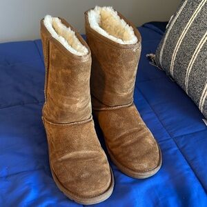 Lamo Shearling Boots size 9 Women’s